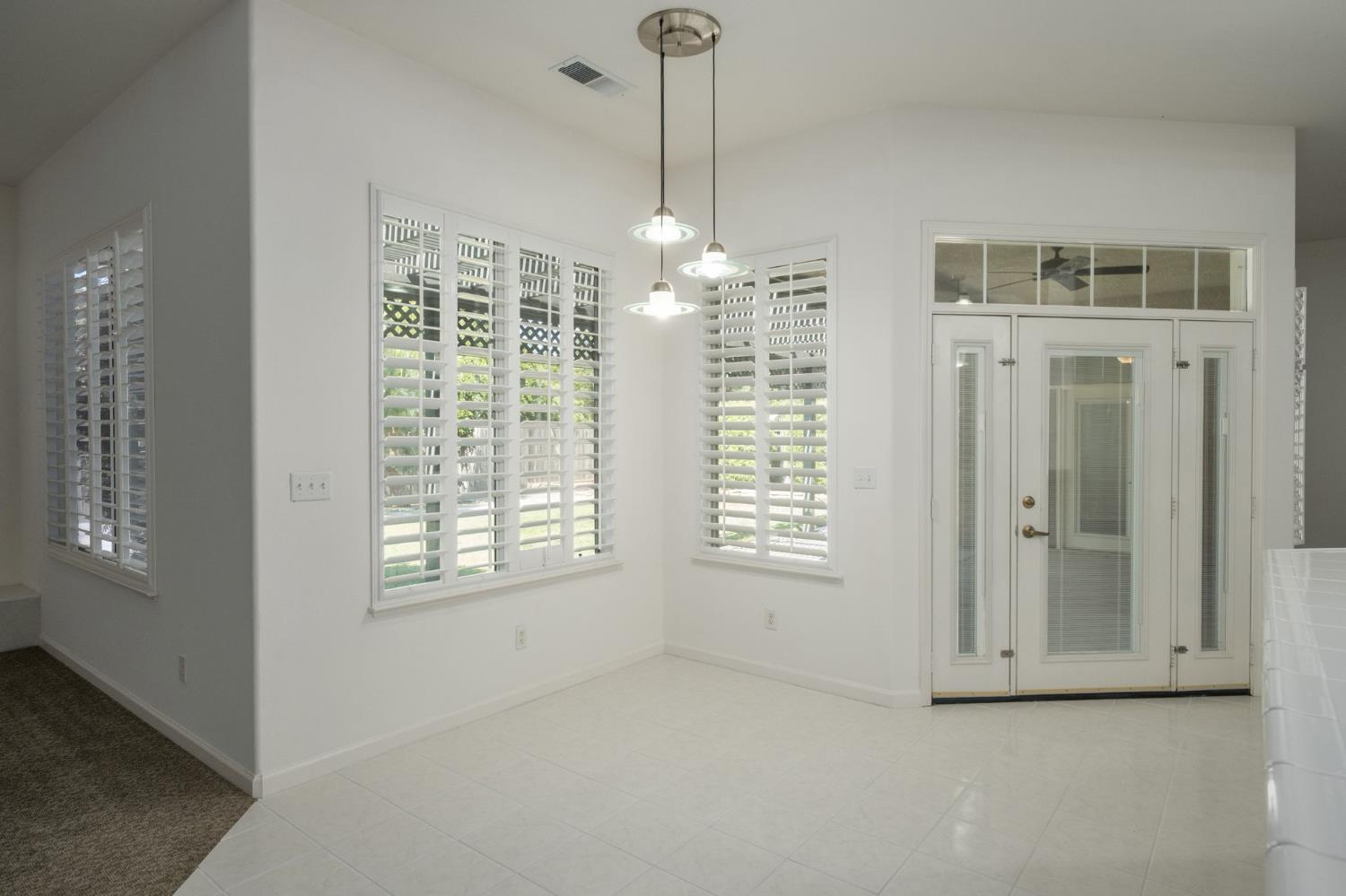 512 W Fallbrook Ave, Clovis, CA 93611