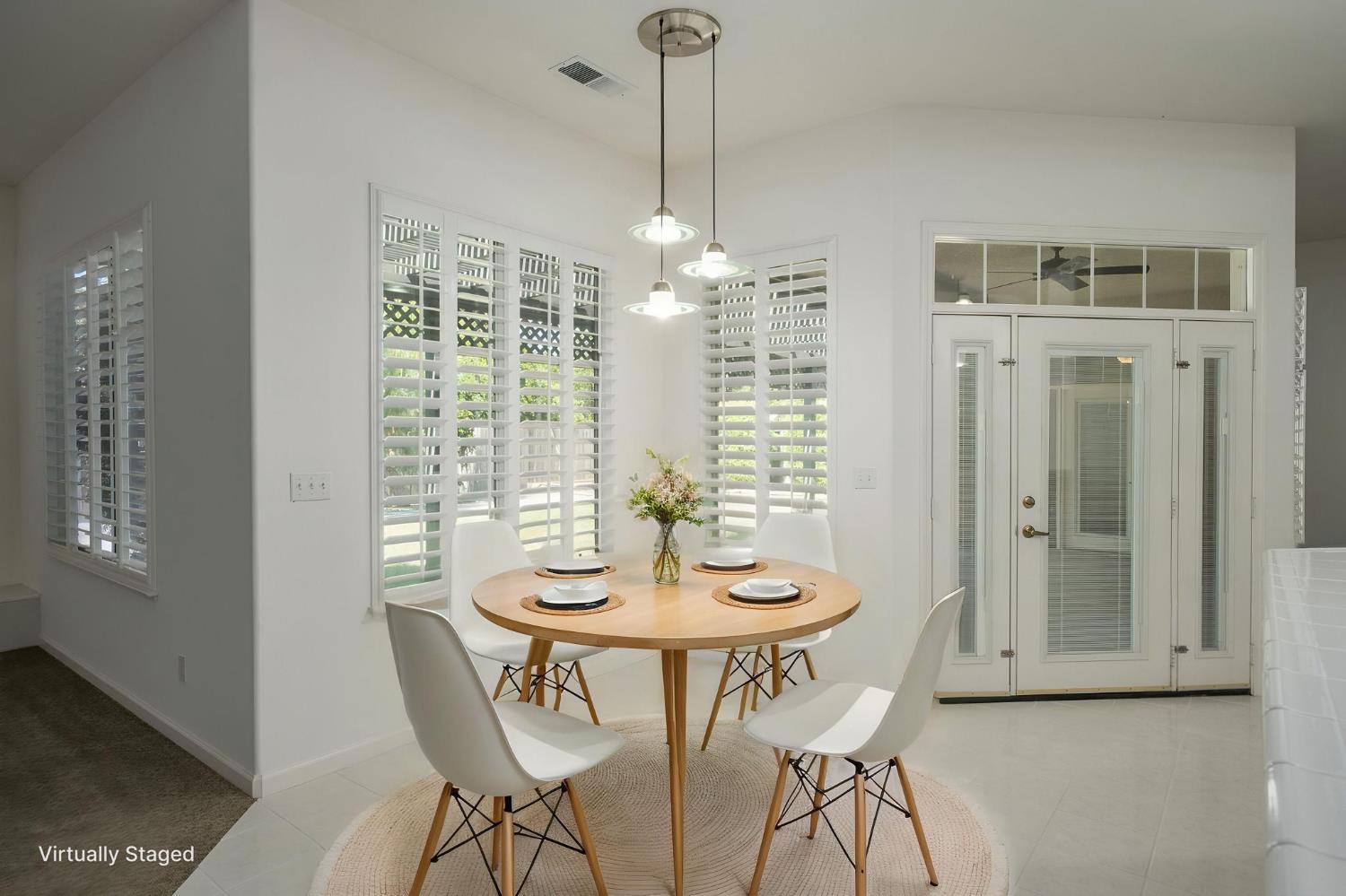 512 W Fallbrook Ave, Clovis, CA 93611