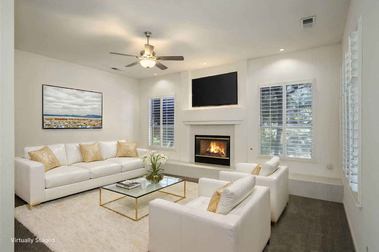 512 W Fallbrook Ave, Clovis, CA 93611