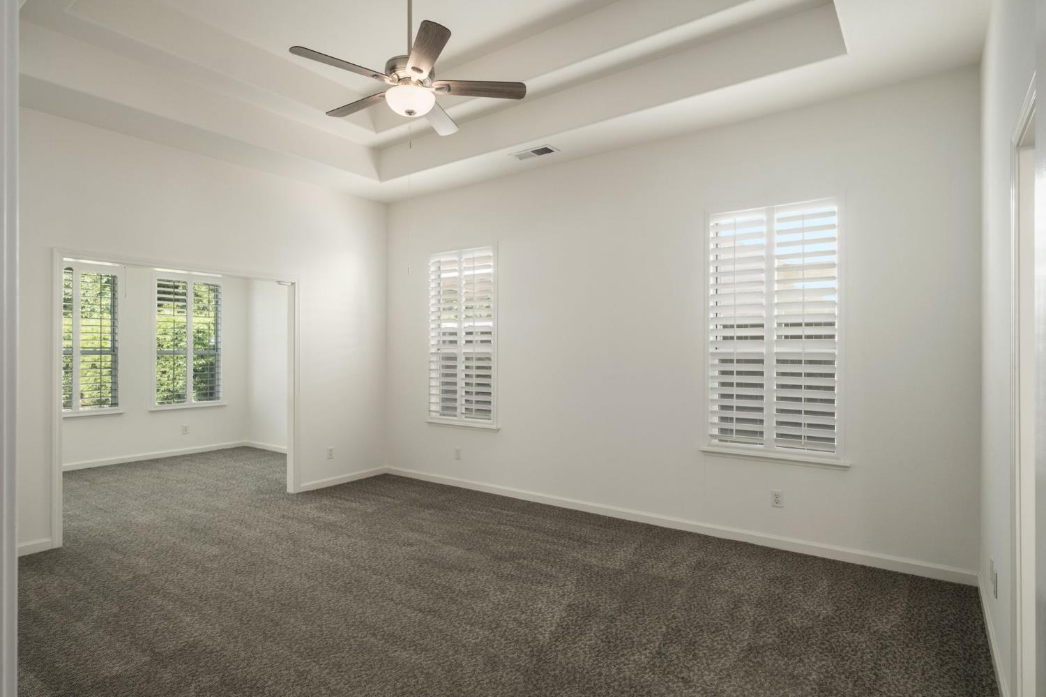 512 W Fallbrook Ave, Clovis, CA 93611