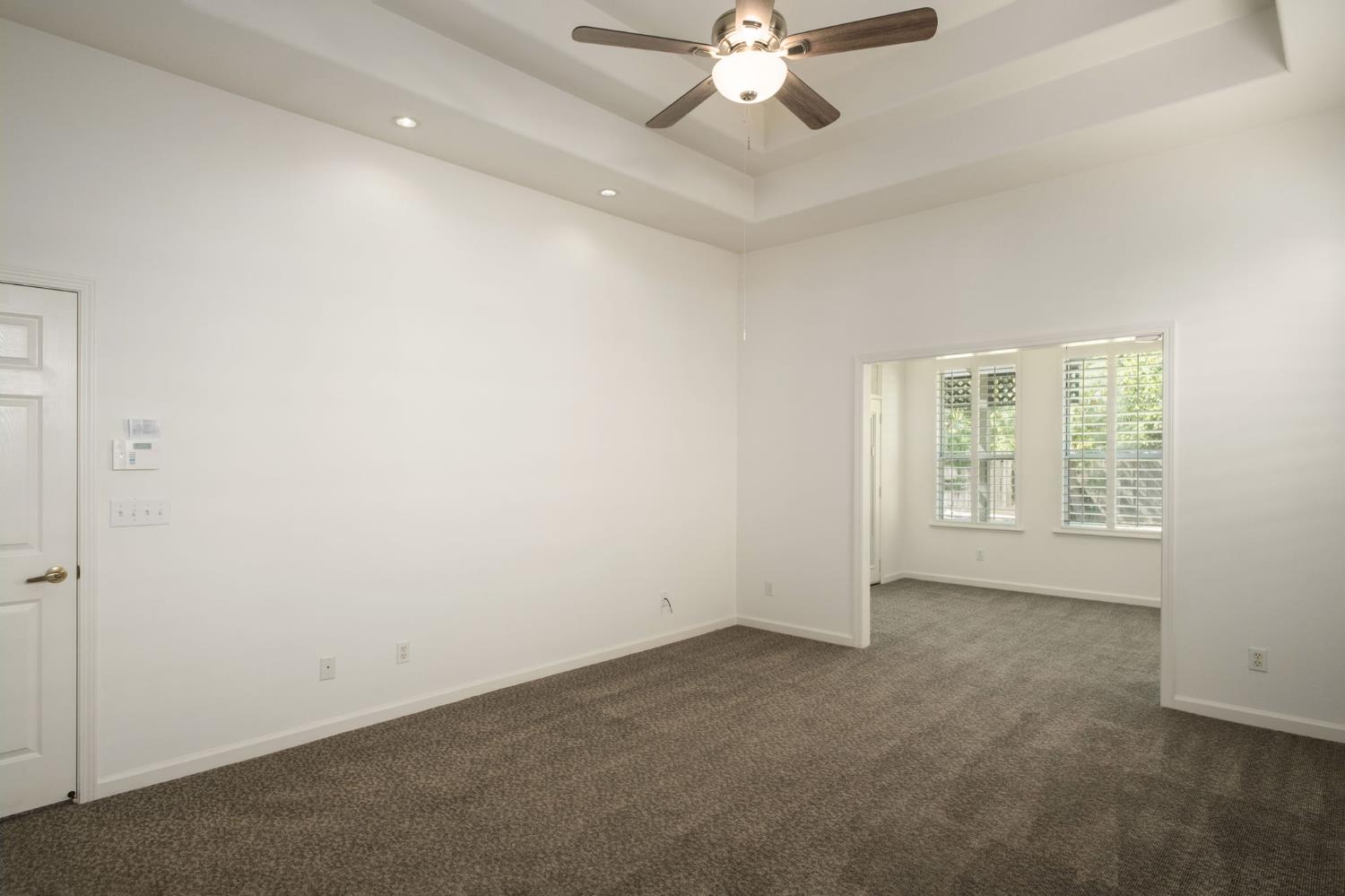 512 W Fallbrook Ave, Clovis, CA 93611