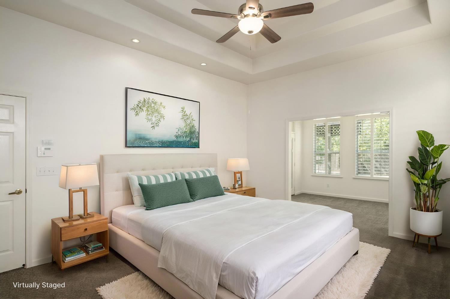 512 W Fallbrook Ave, Clovis, CA 93611