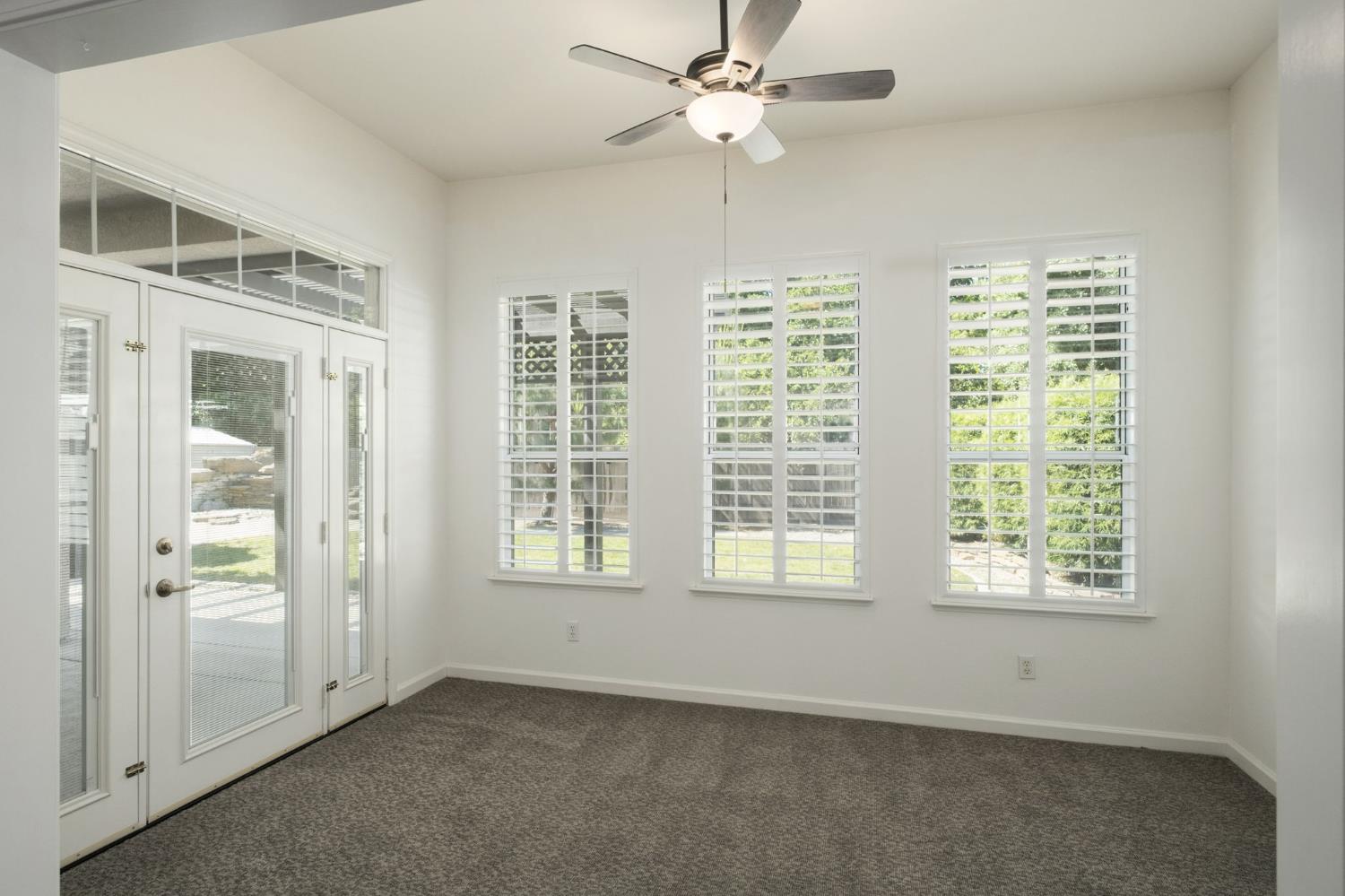 512 W Fallbrook Ave, Clovis, CA 93611