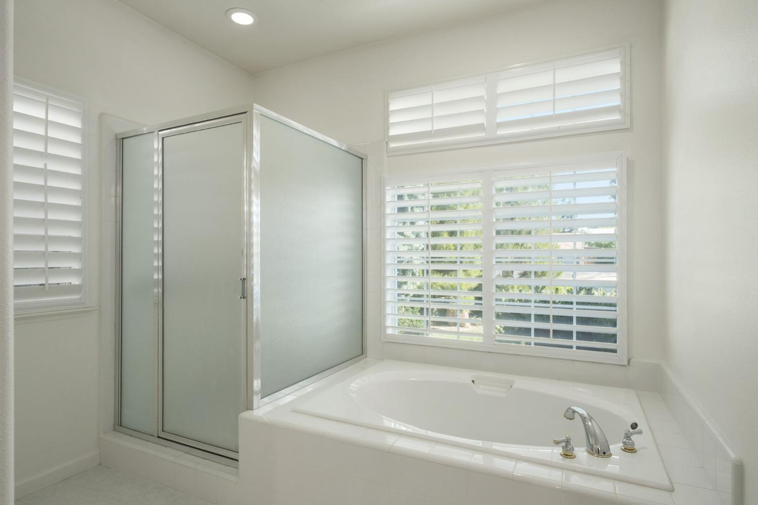 512 W Fallbrook Ave, Clovis, CA 93611