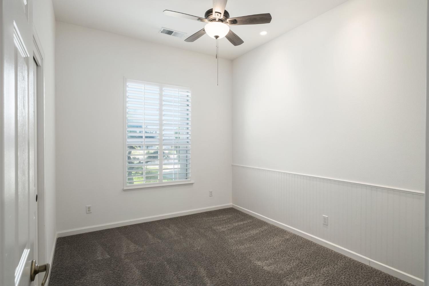 512 W Fallbrook Ave, Clovis, CA 93611