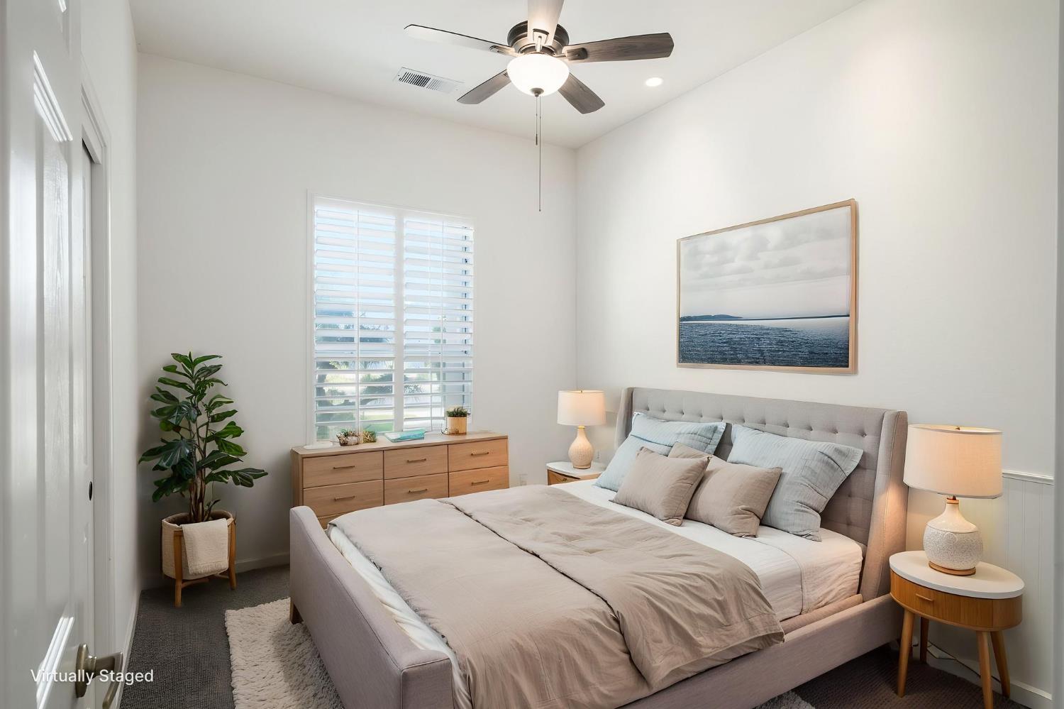 512 W Fallbrook Ave, Clovis, CA 93611