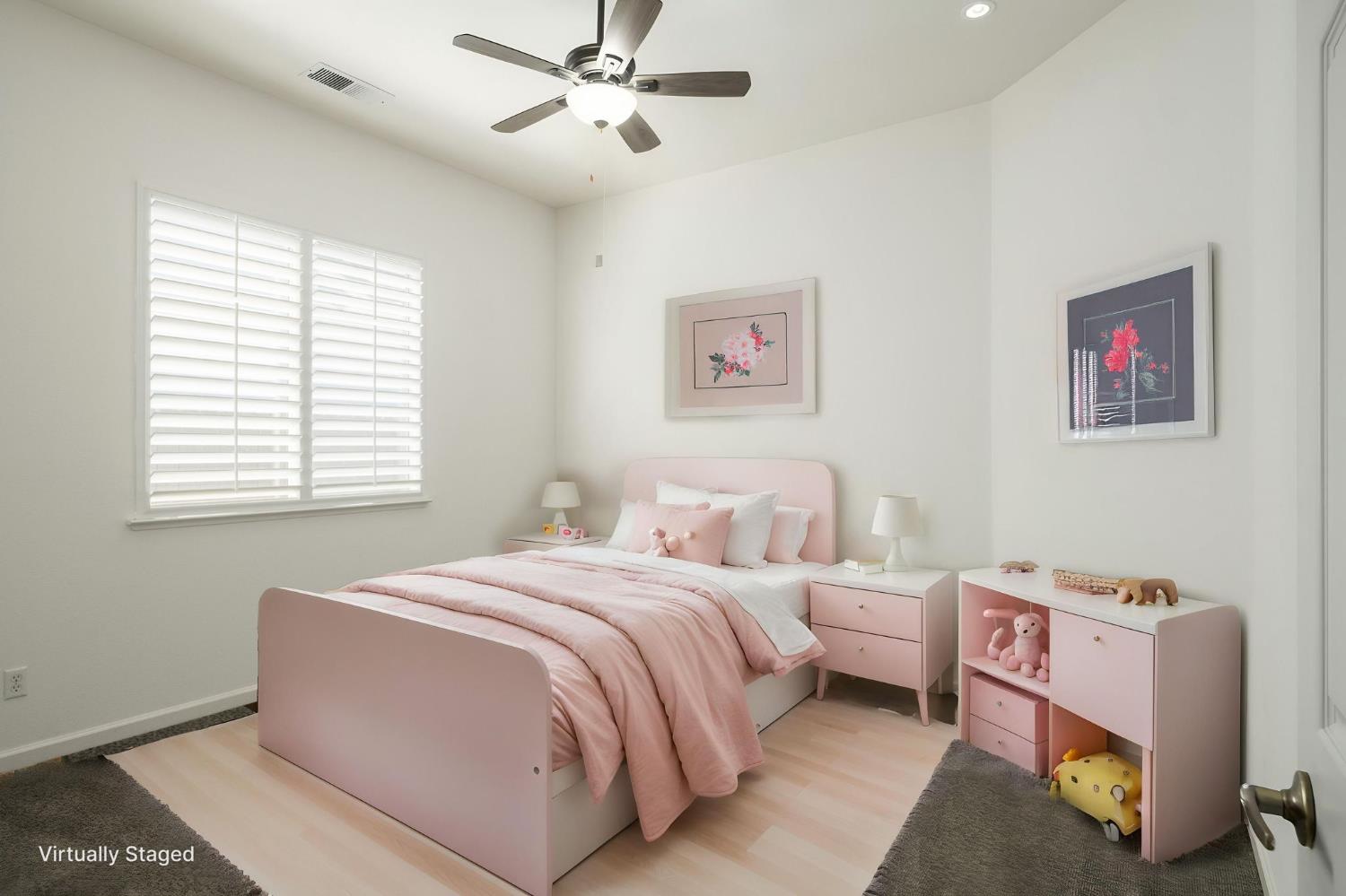 512 W Fallbrook Ave, Clovis, CA 93611