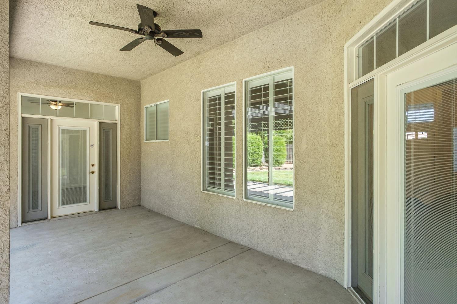 512 W Fallbrook Ave, Clovis, CA 93611