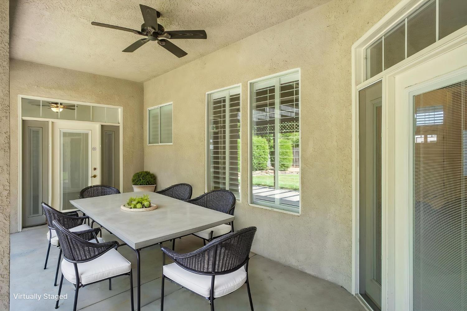 512 W Fallbrook Ave, Clovis, CA 93611