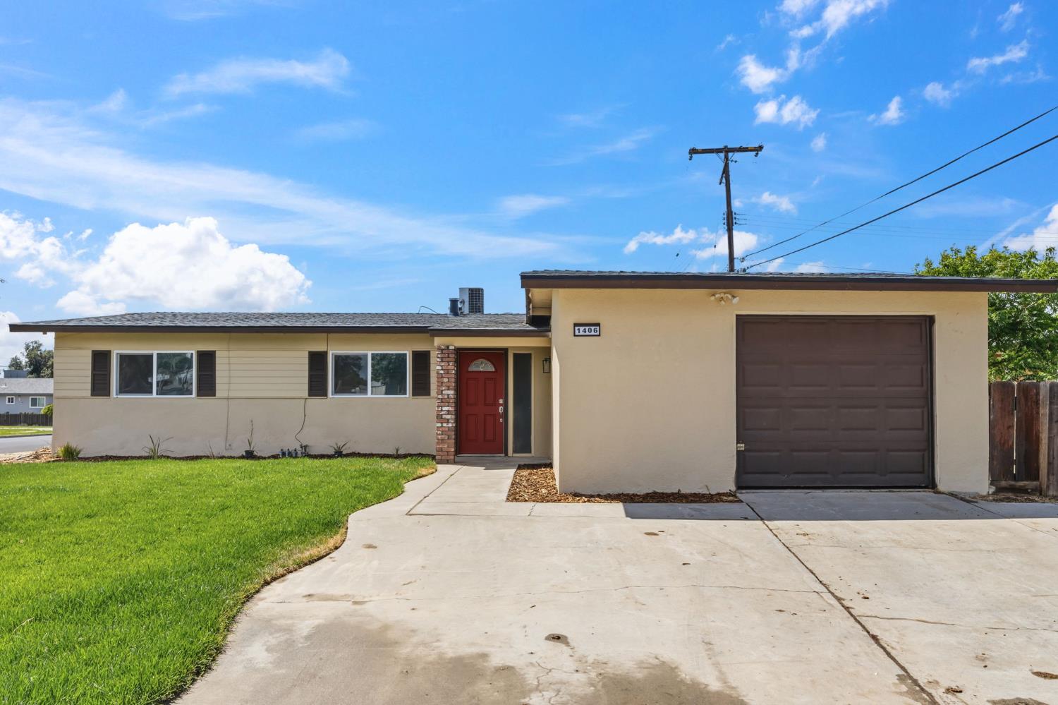 1406 Bengston Ave, Hanford, CA 93230