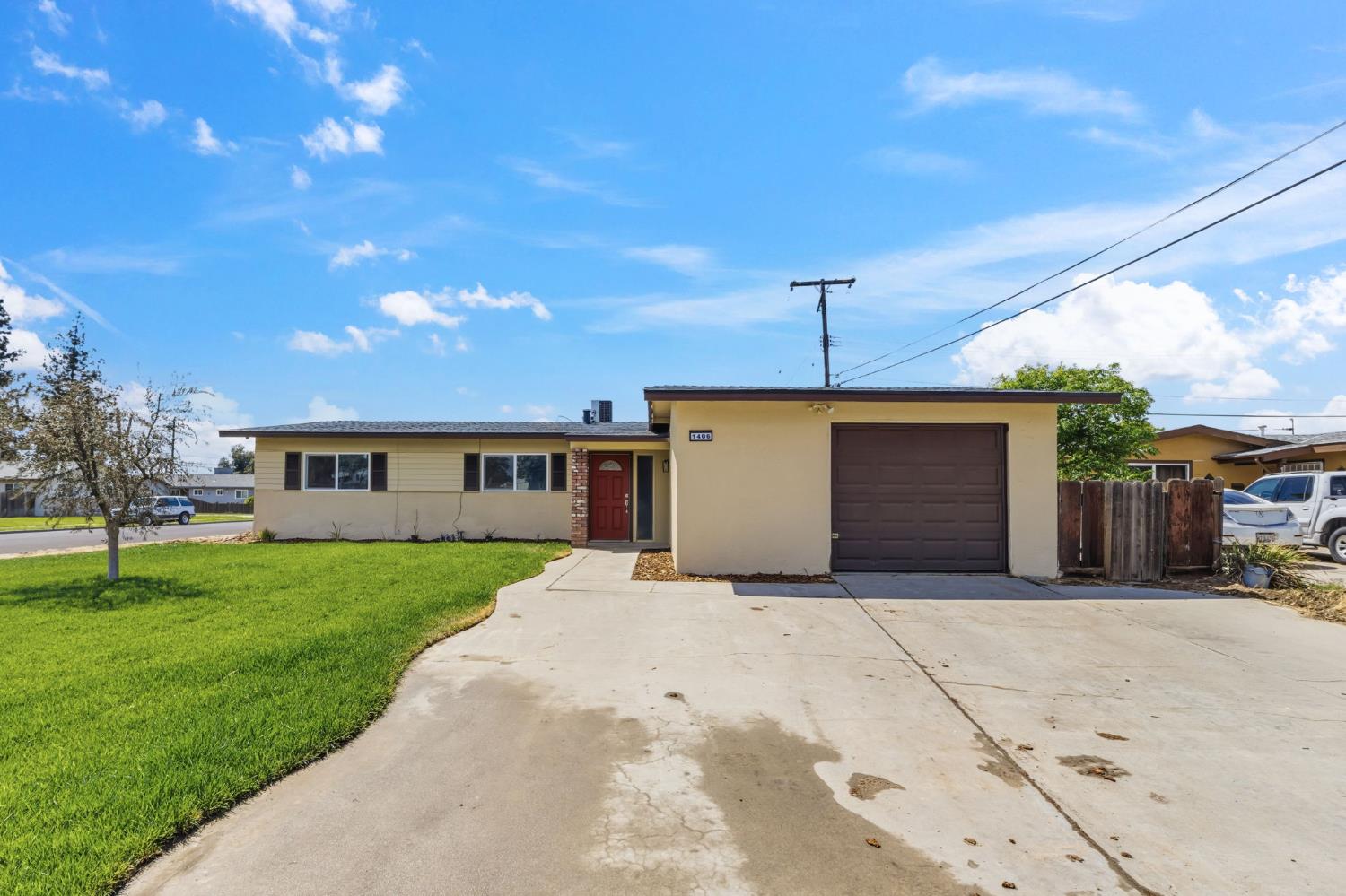 1406 Bengston Ave, Hanford, CA 93230