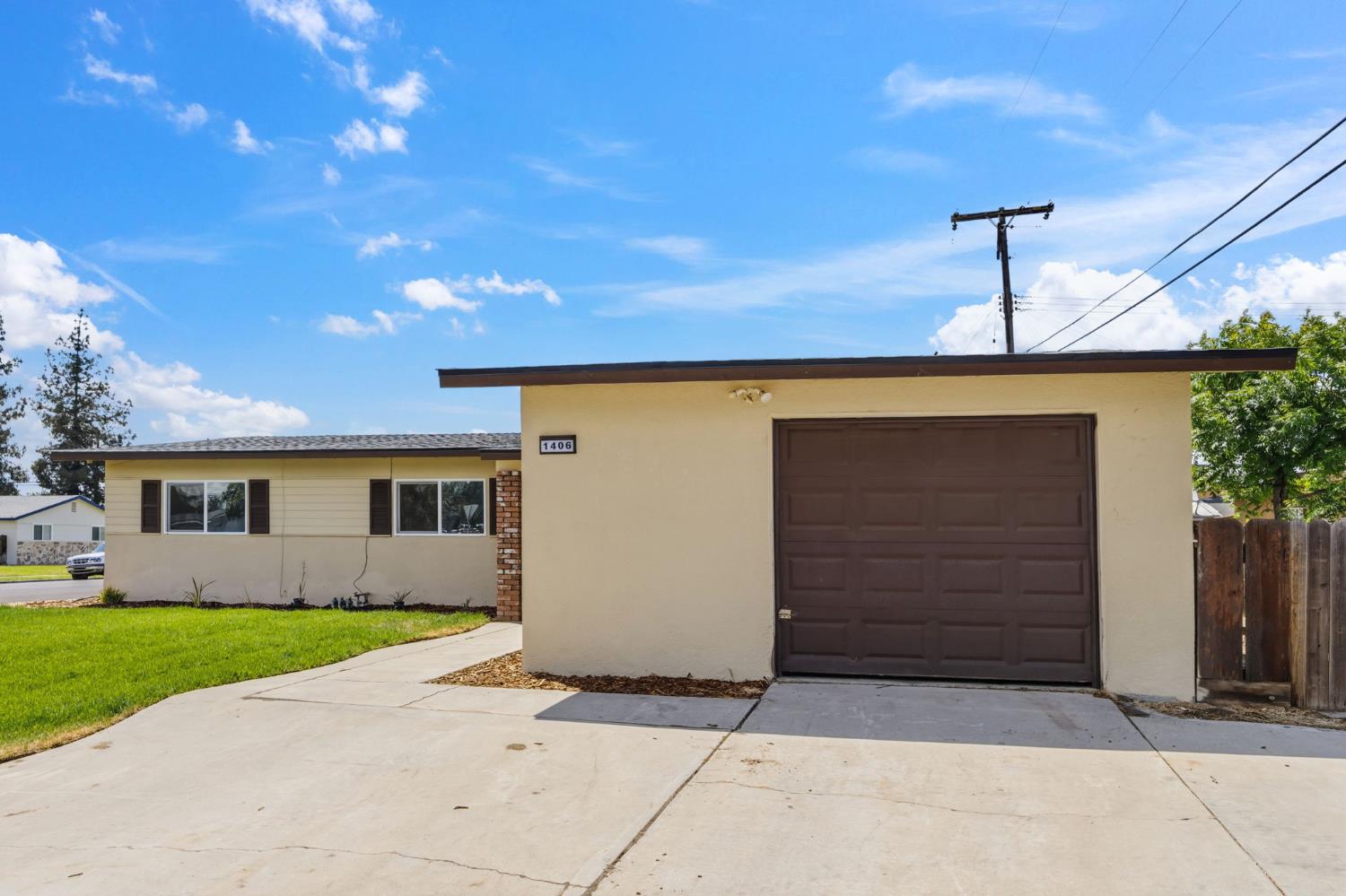 1406 Bengston Ave, Hanford, CA 93230