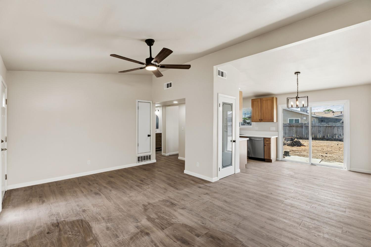 1406 Bengston Ave, Hanford, CA 93230