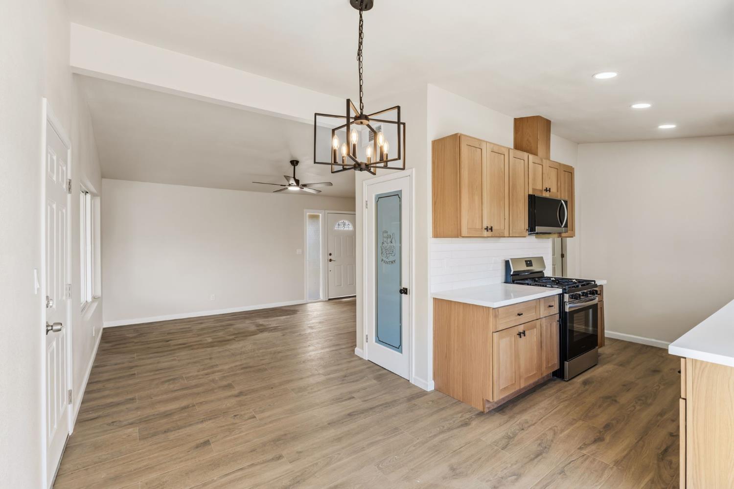 1406 Bengston Ave, Hanford, CA 93230