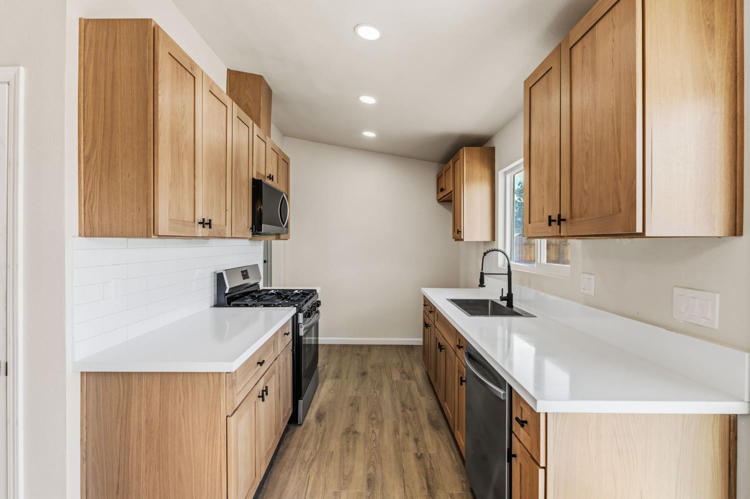 1406 Bengston Ave, Hanford, CA 93230