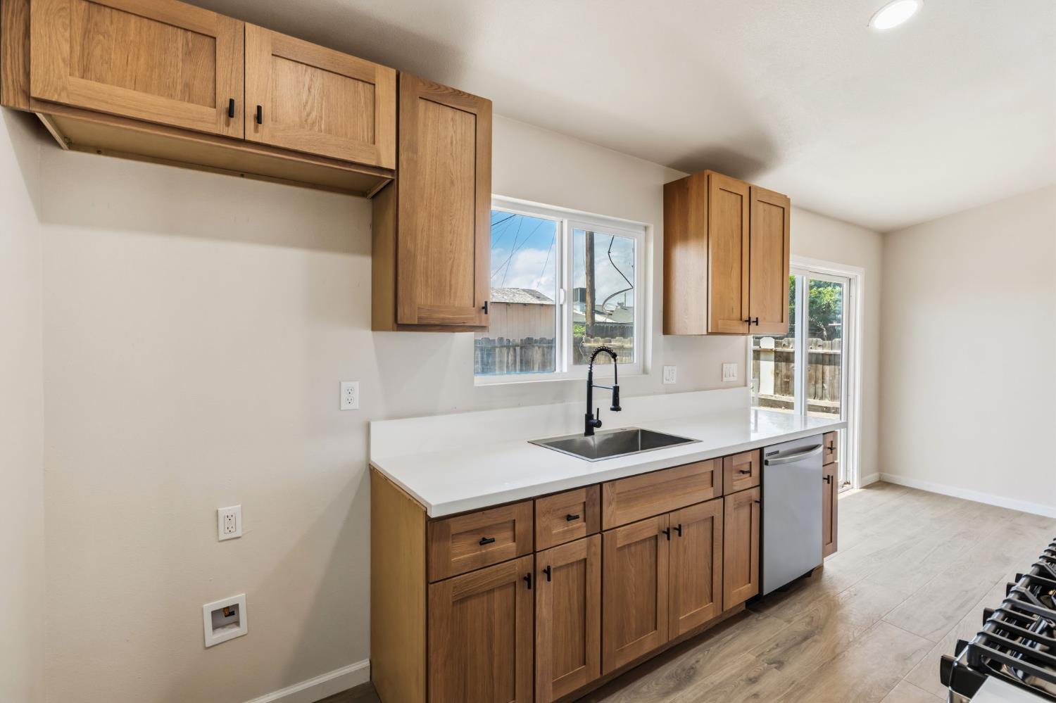 1406 Bengston Ave, Hanford, CA 93230