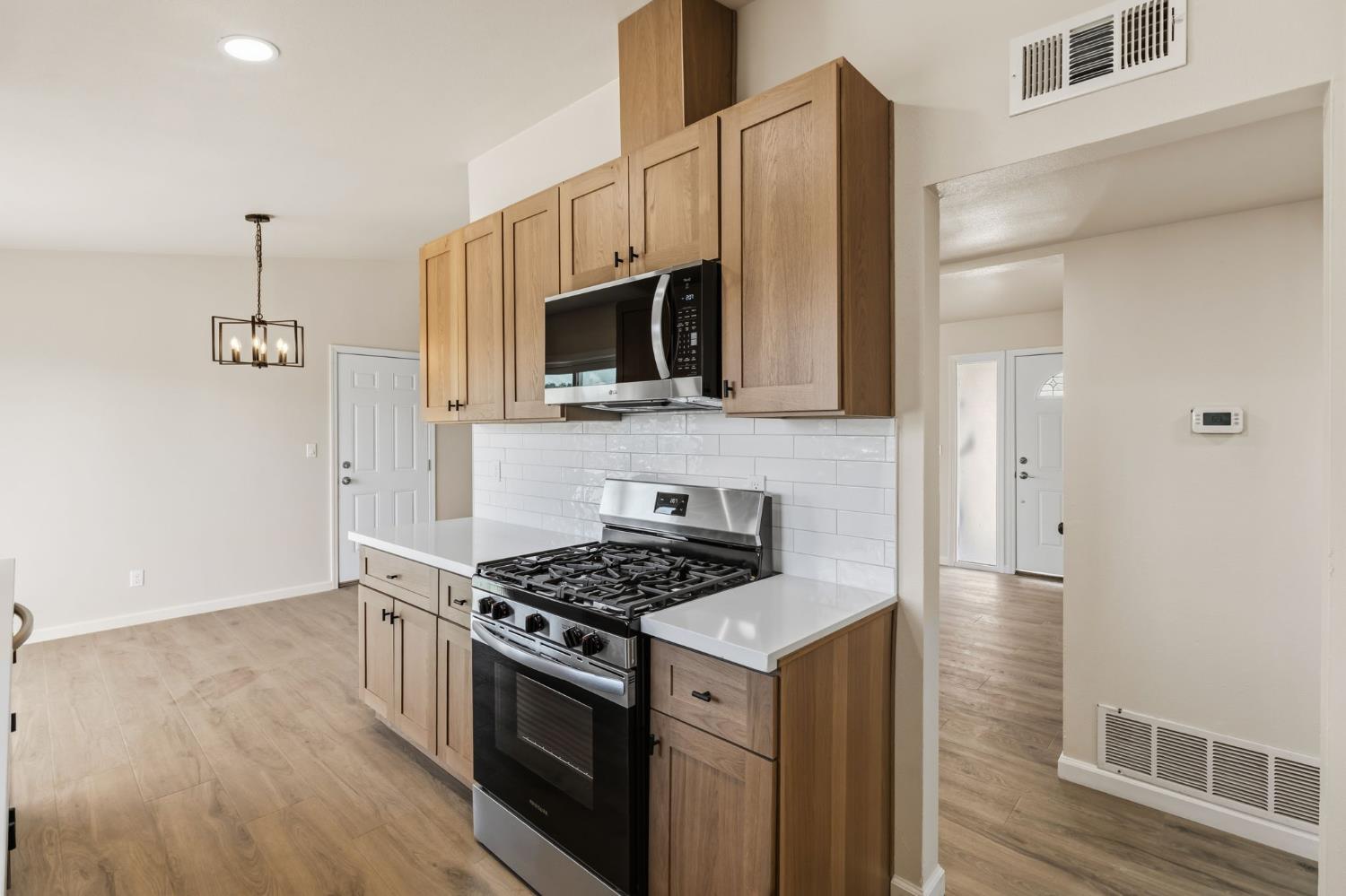 1406 Bengston Ave, Hanford, CA 93230