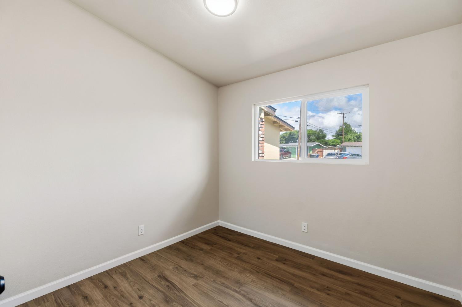 1406 Bengston Ave, Hanford, CA 93230