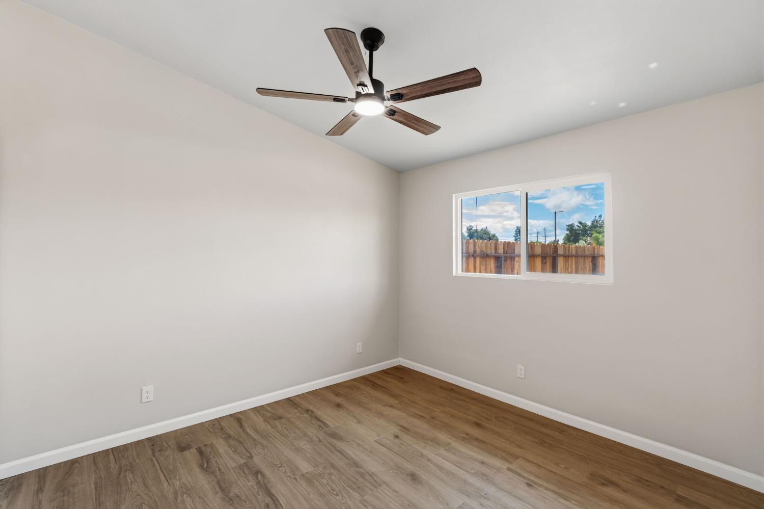 1406 Bengston Ave, Hanford, CA 93230