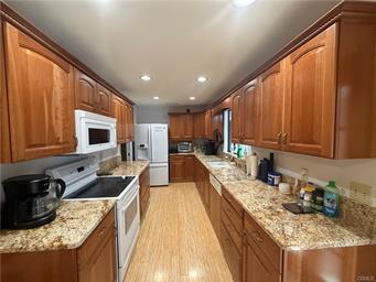 1854 Cougar Ln, Clovis, CA 93611