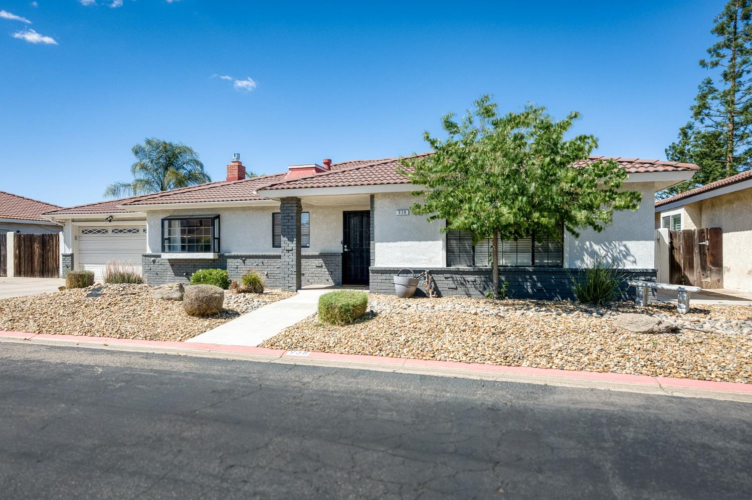 938 E Goshen Ave, Fresno, CA 93720