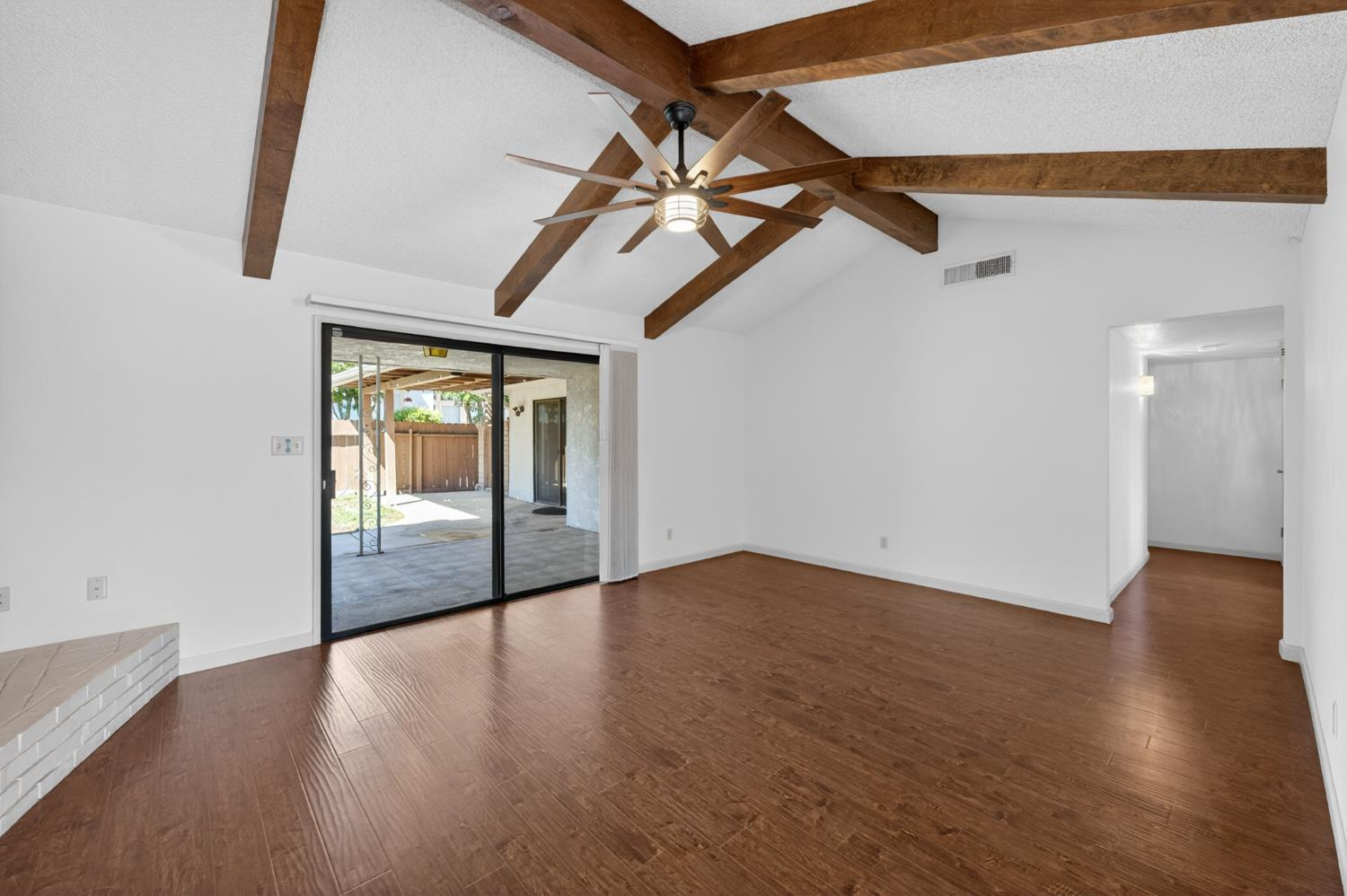 938 E Goshen Ave, Fresno, CA 93720