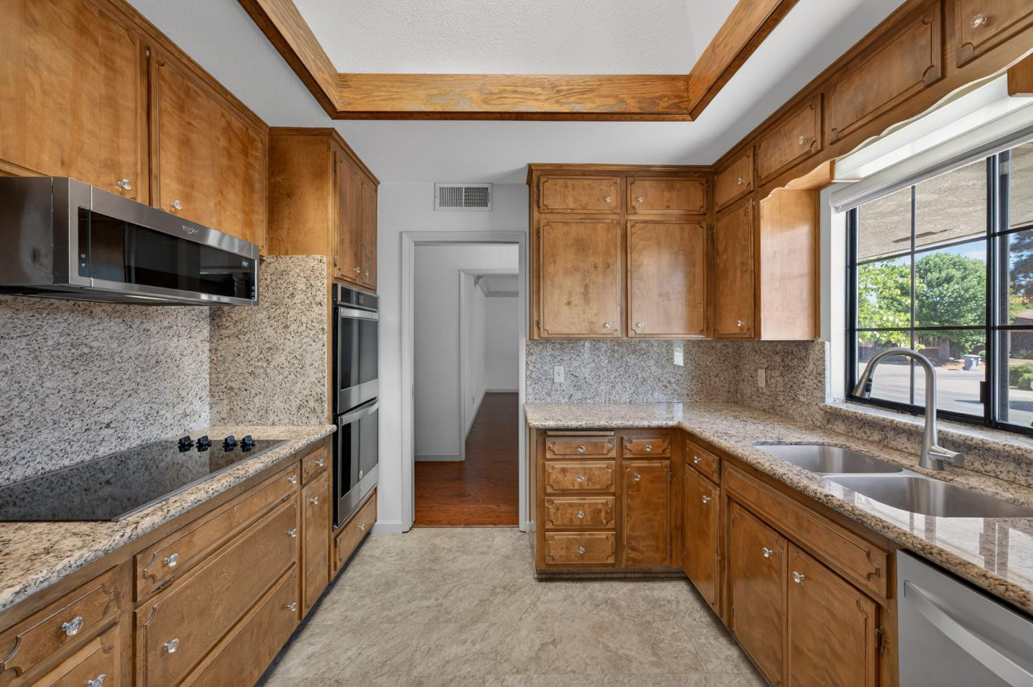 938 E Goshen Ave, Fresno, CA 93720