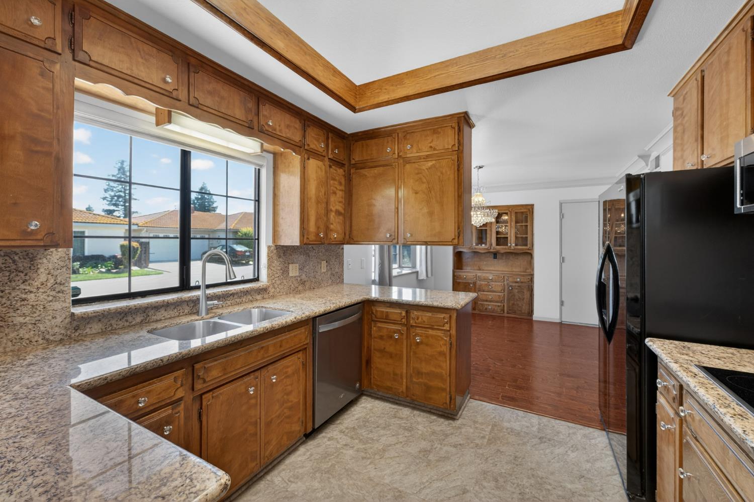 938 E Goshen Ave, Fresno, CA 93720