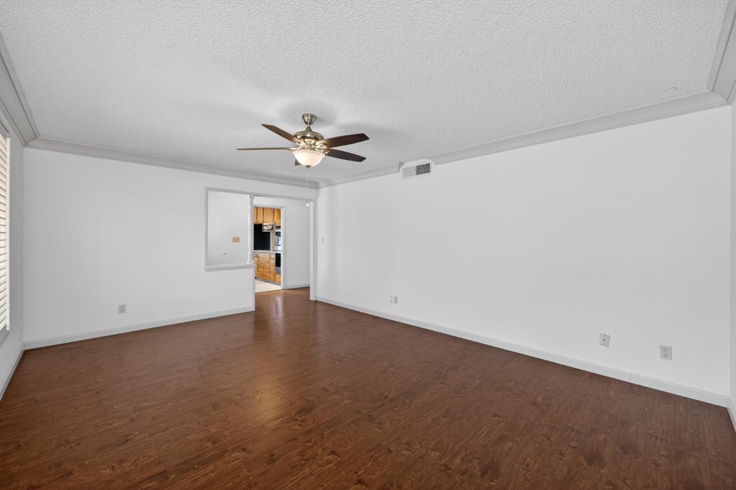 938 E Goshen Ave, Fresno, CA 93720