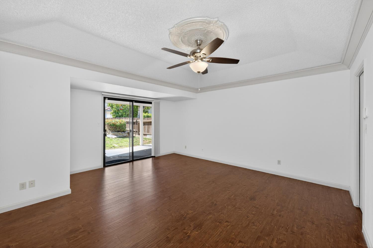 938 E Goshen Ave, Fresno, CA 93720