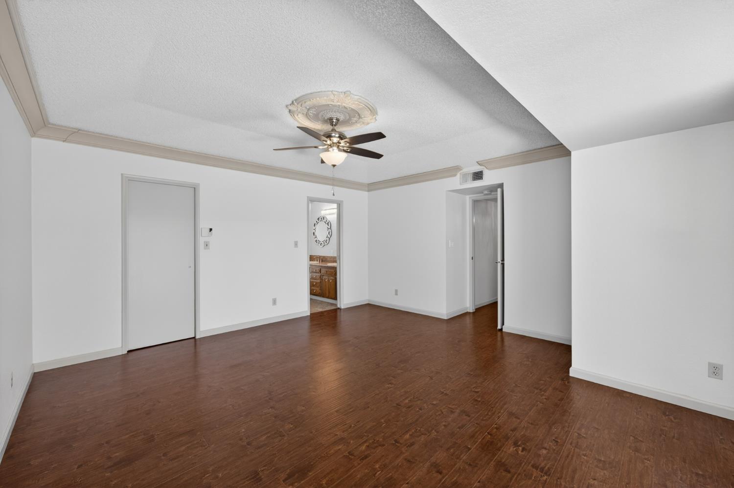 938 E Goshen Ave, Fresno, CA 93720