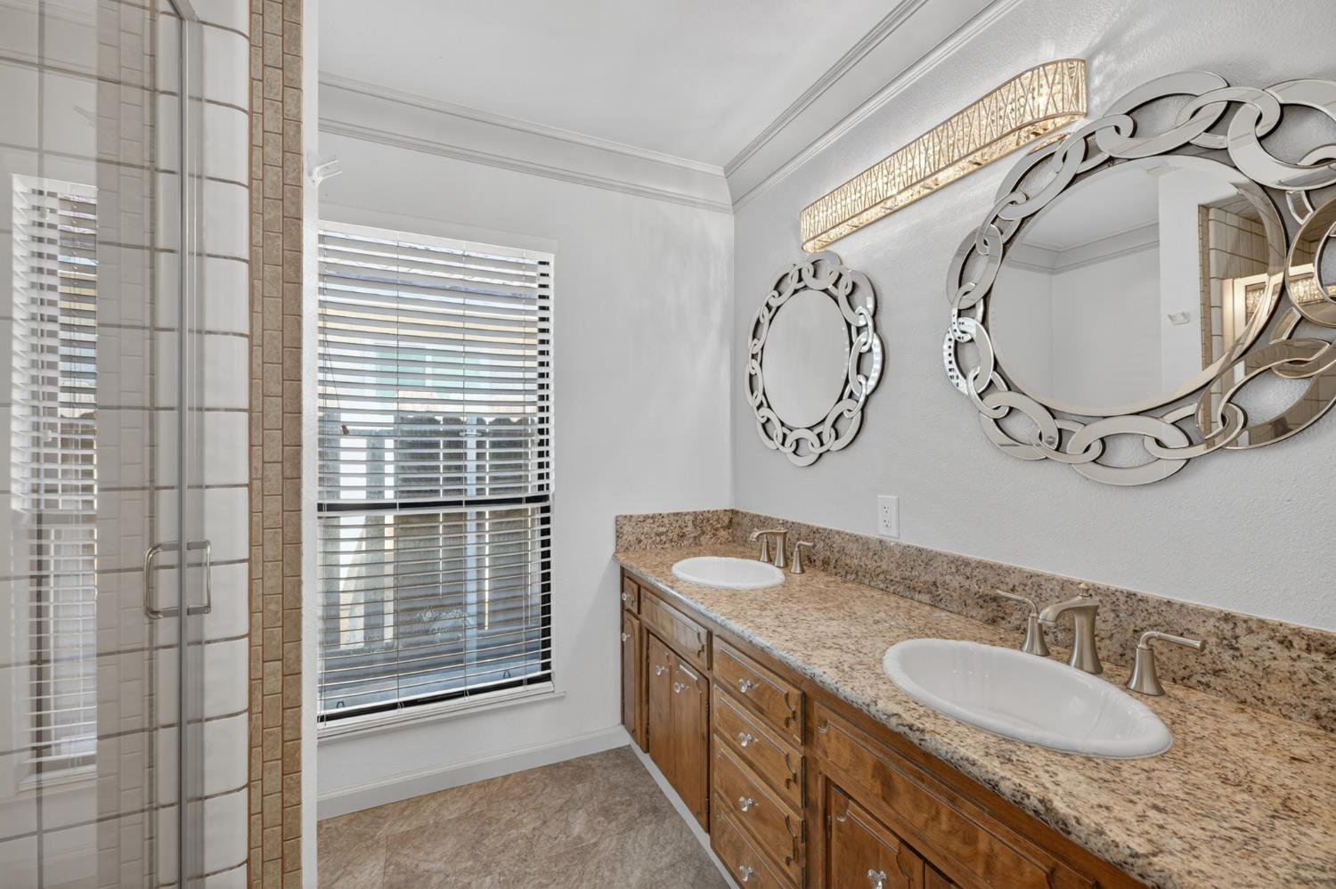 938 E Goshen Ave, Fresno, CA 93720