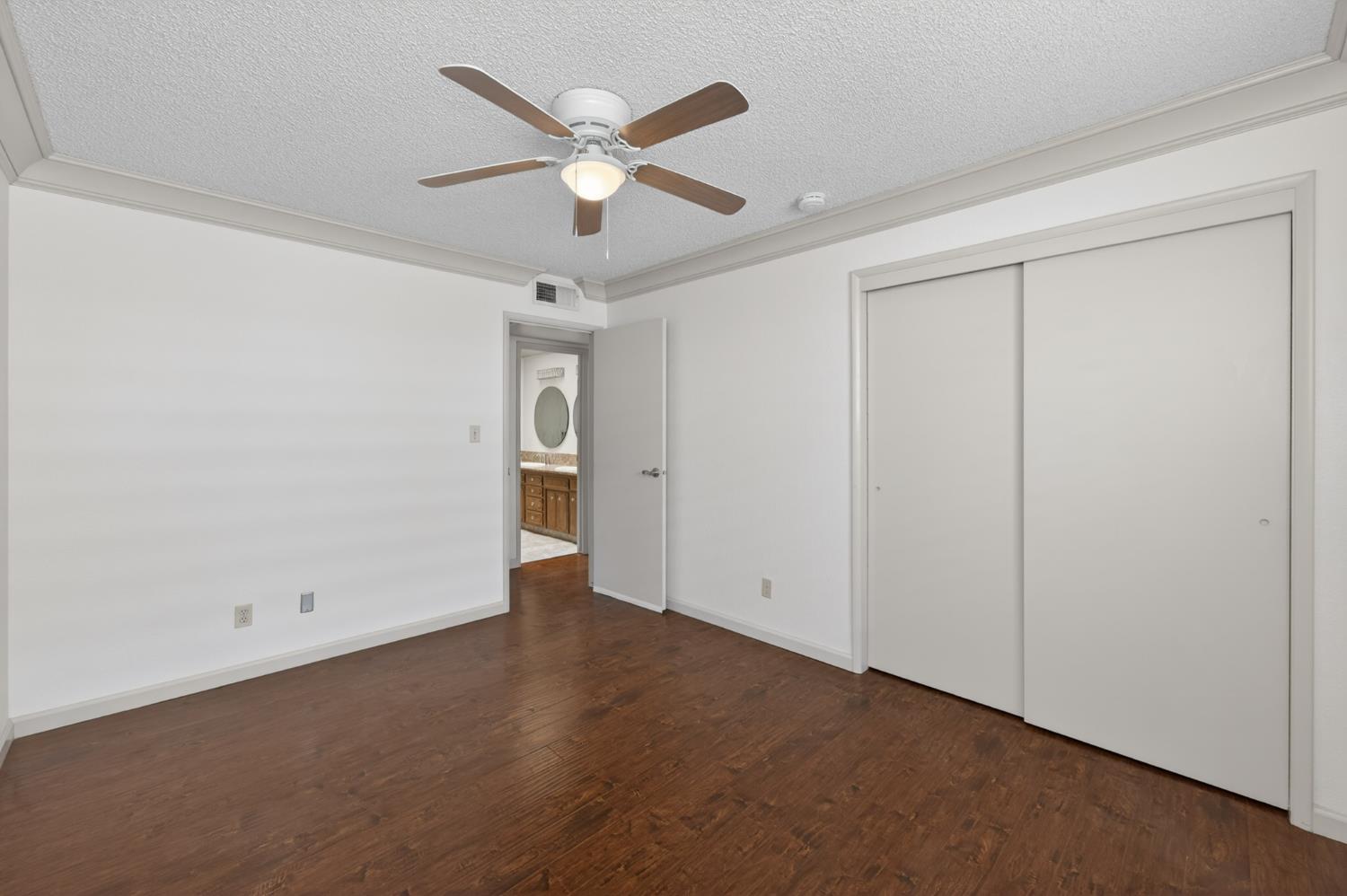 938 E Goshen Ave, Fresno, CA 93720