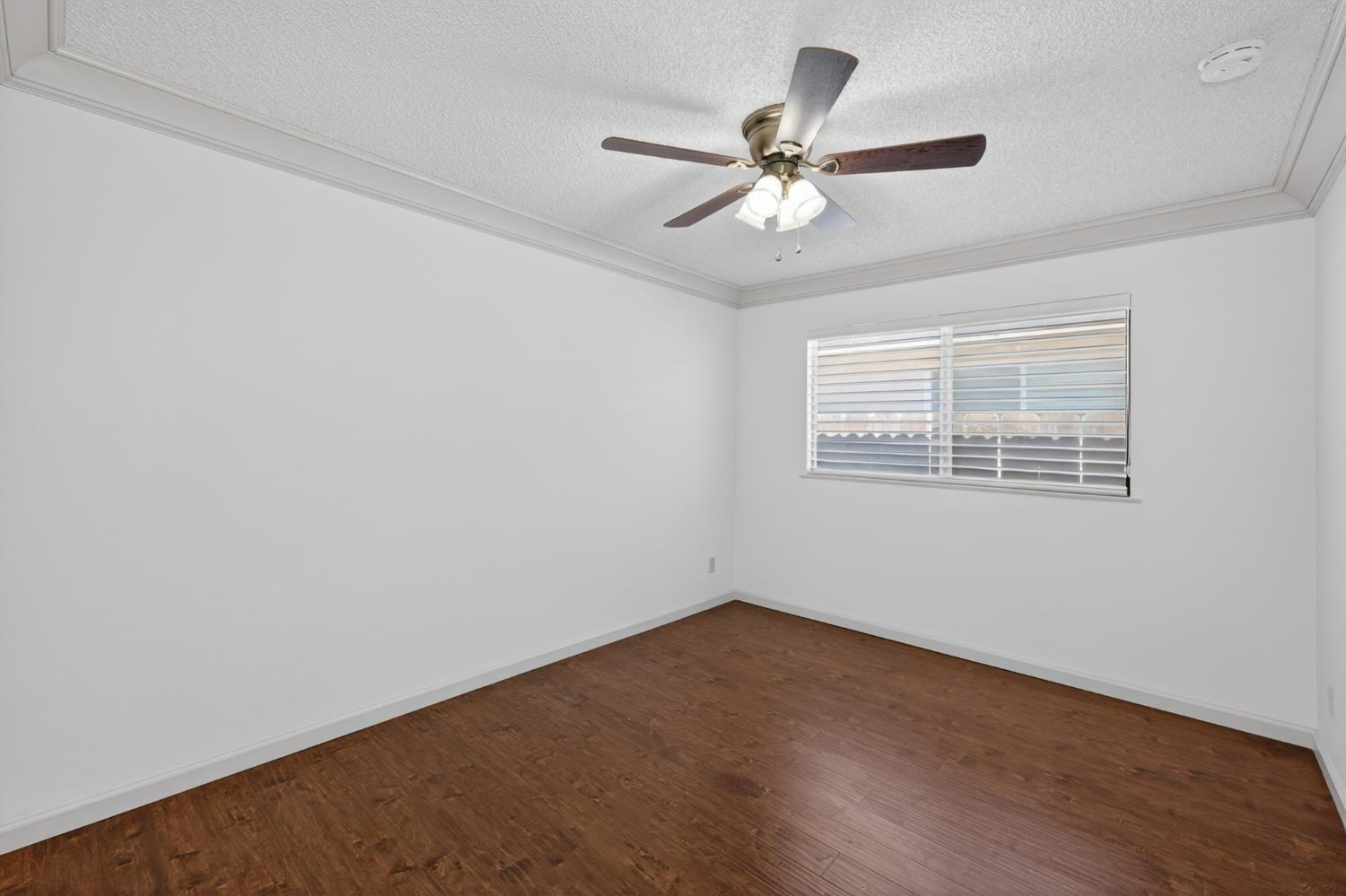 938 E Goshen Ave, Fresno, CA 93720