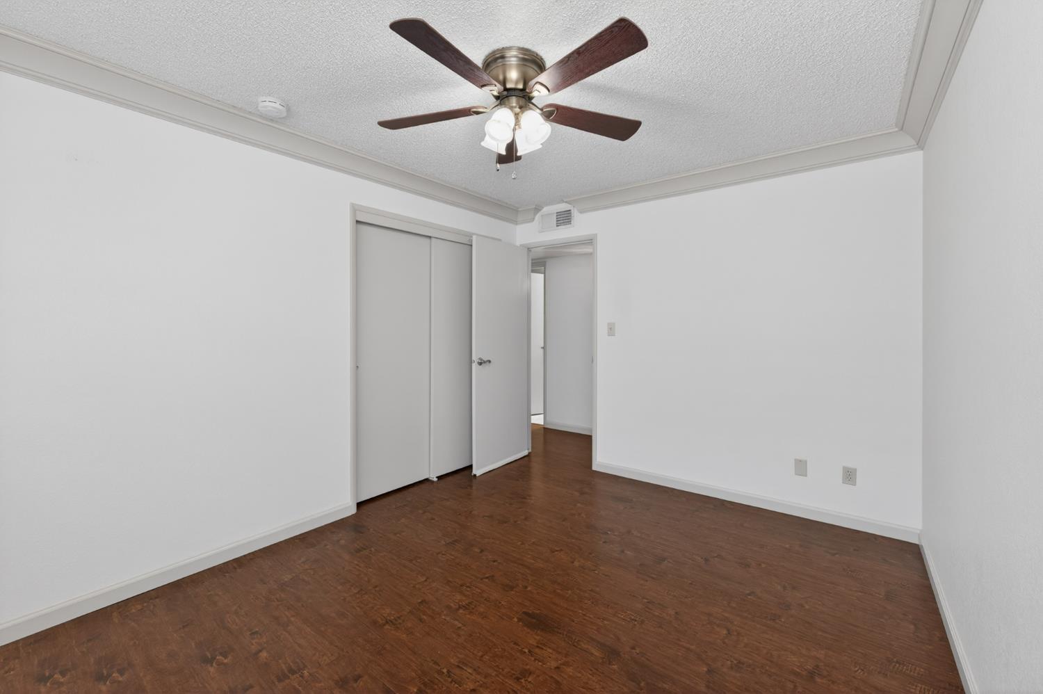 938 E Goshen Ave, Fresno, CA 93720