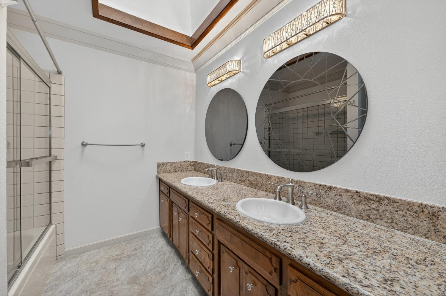 938 E Goshen Ave, Fresno, CA 93720