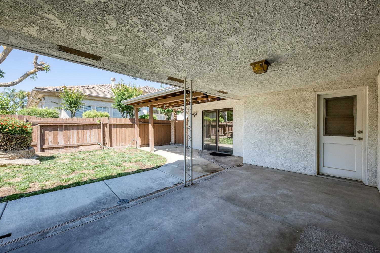 938 E Goshen Ave, Fresno, CA 93720