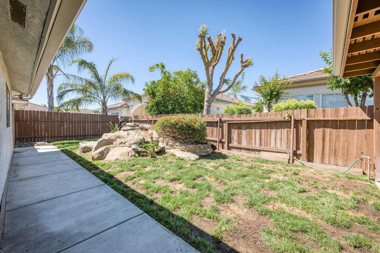 938 E Goshen Ave, Fresno, CA 93720