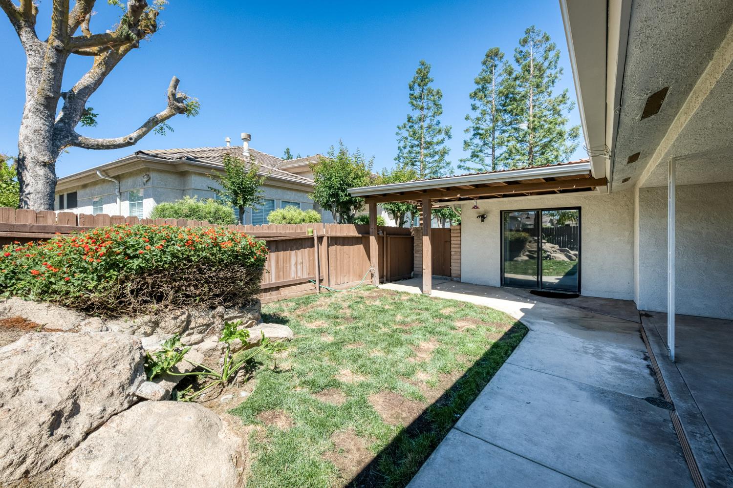 938 E Goshen Ave, Fresno, CA 93720