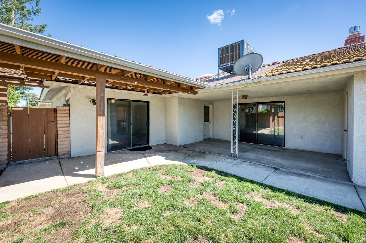 938 E Goshen Ave, Fresno, CA 93720