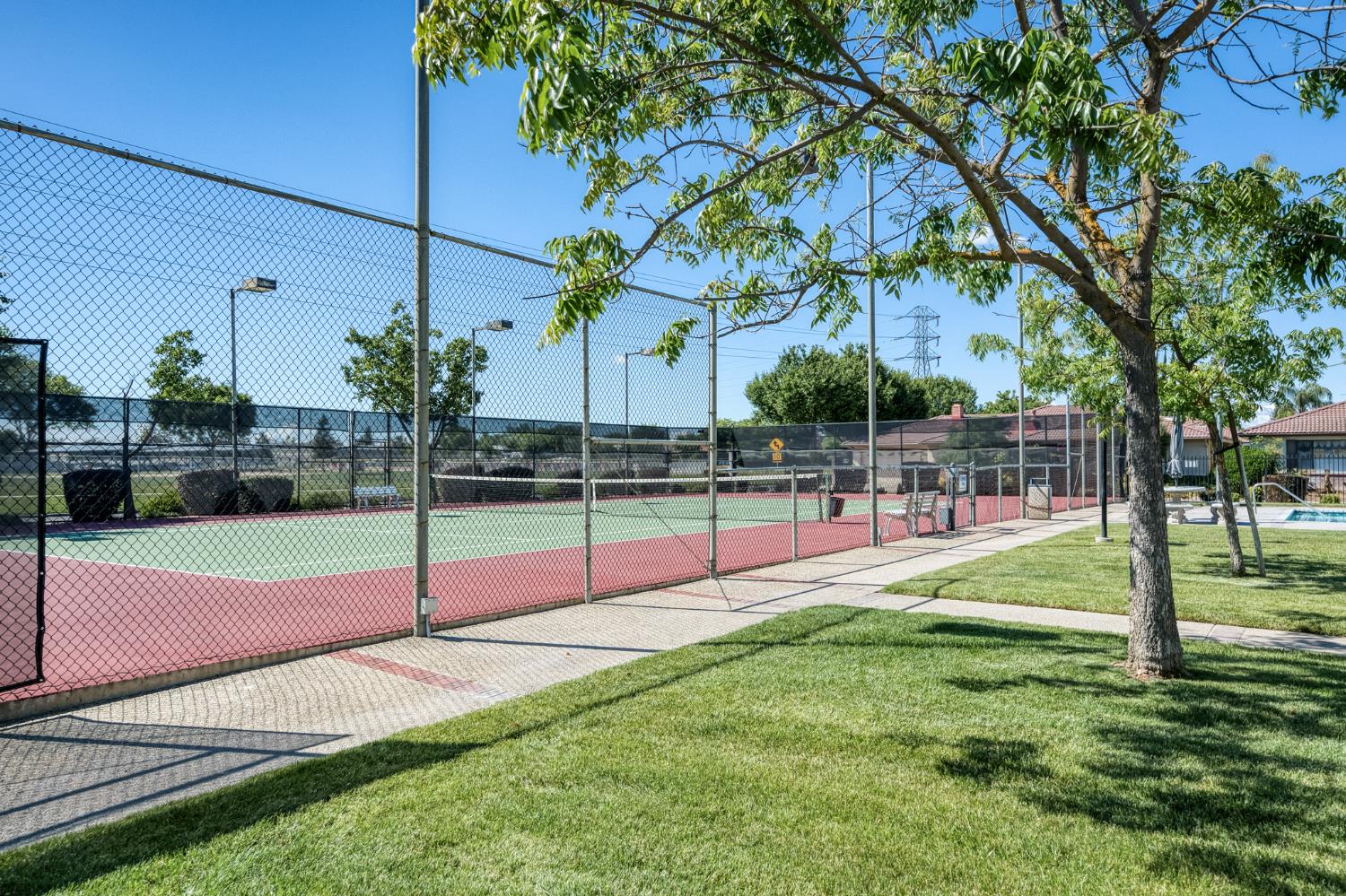 938 E Goshen Ave, Fresno, CA 93720