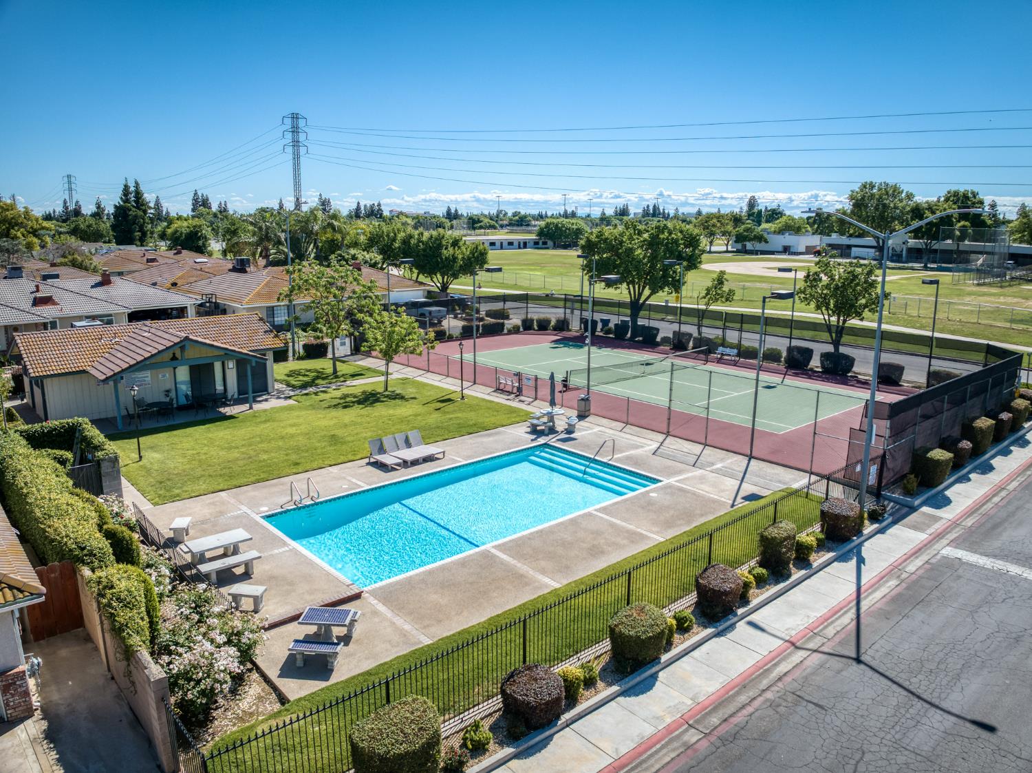 938 E Goshen Ave, Fresno, CA 93720