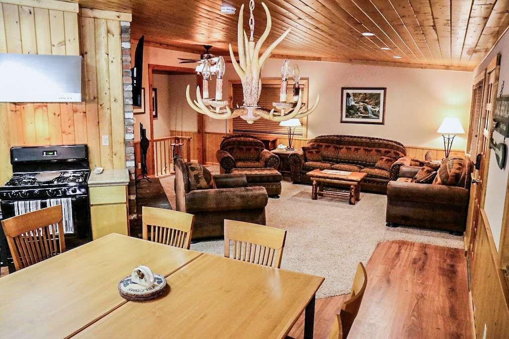 52854 Balsam Dr, Oakhurst, CA 93644