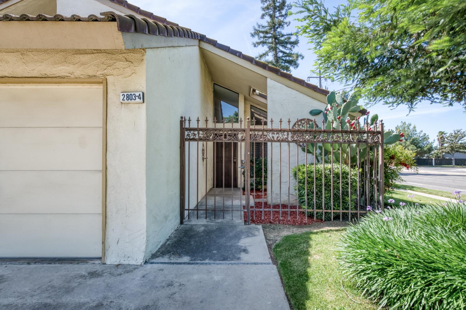 2803 W Celeste Ave #4, Fresno, CA 93711