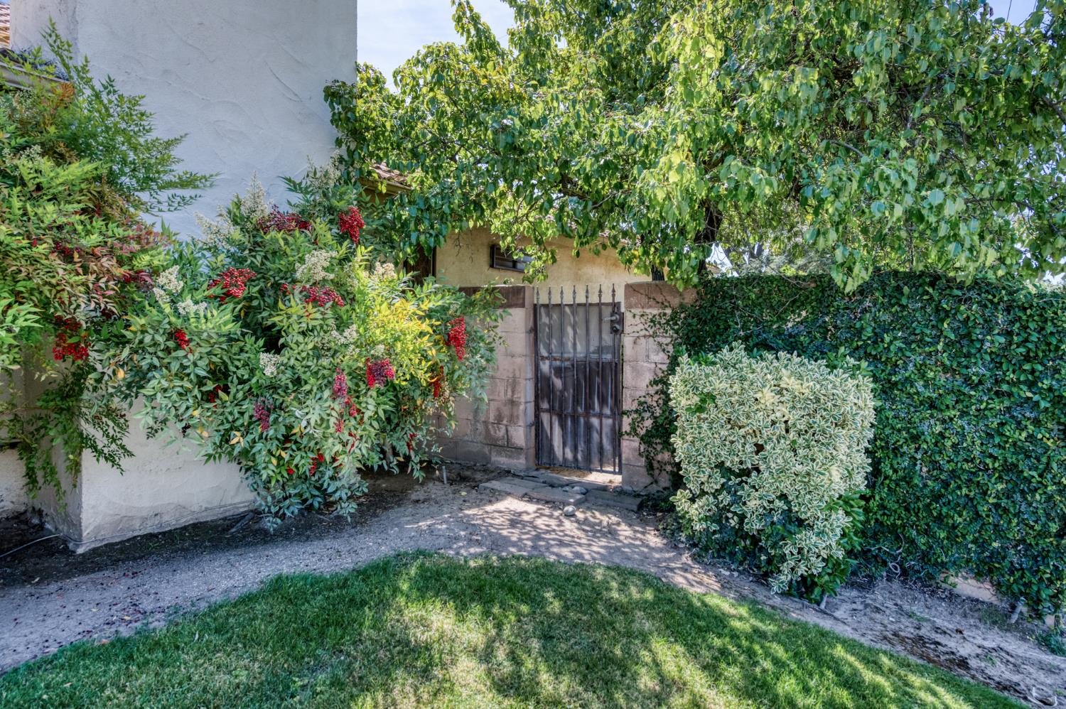 2803 W Celeste Ave #4, Fresno, CA 93711