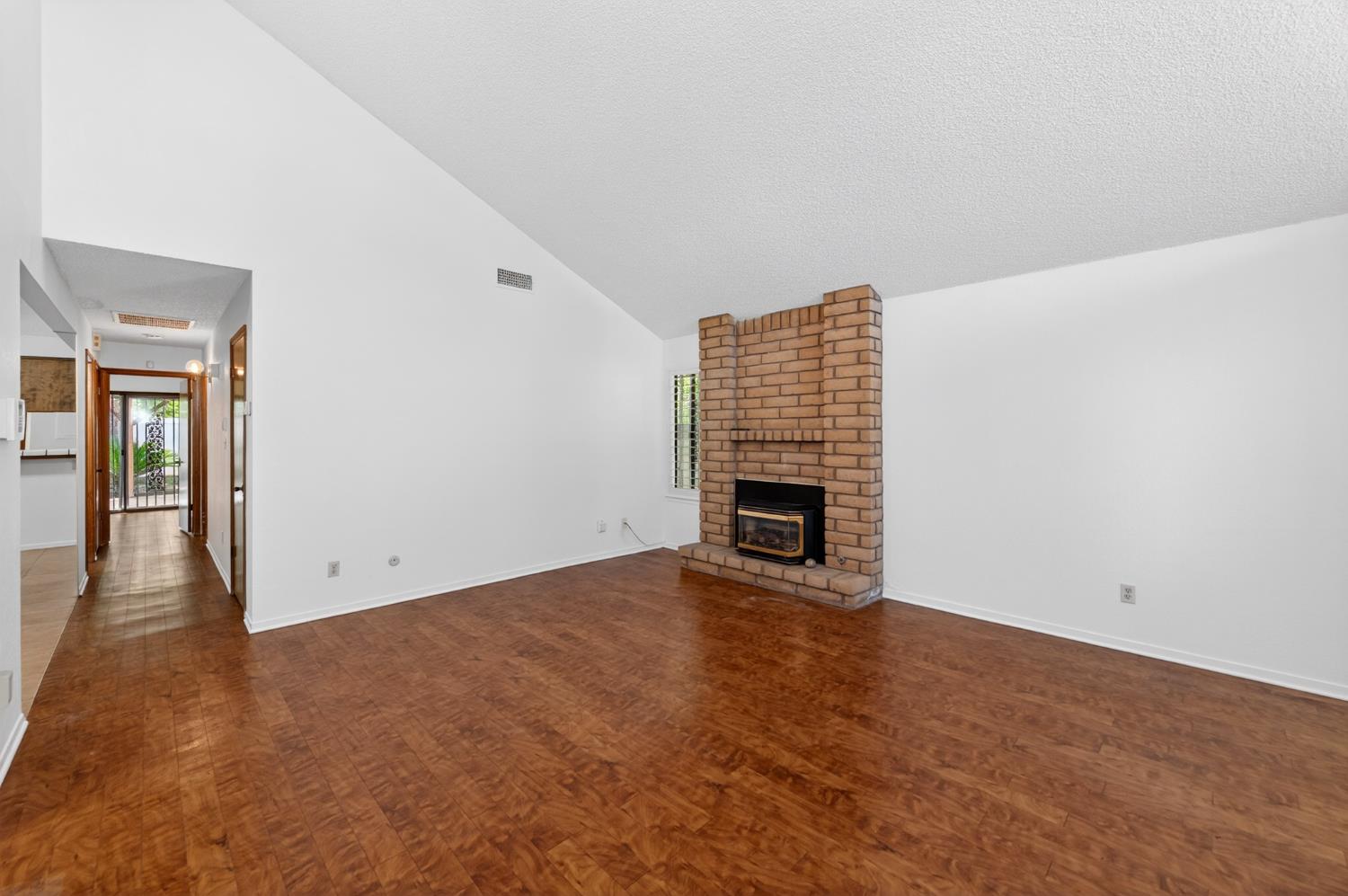 2803 W Celeste Ave #4, Fresno, CA 93711