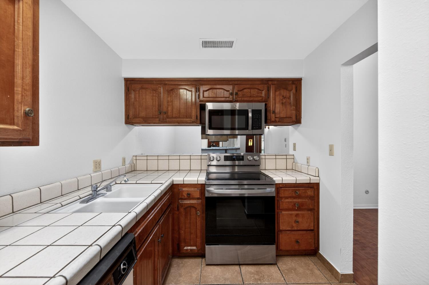 2803 W Celeste Ave #4, Fresno, CA 93711