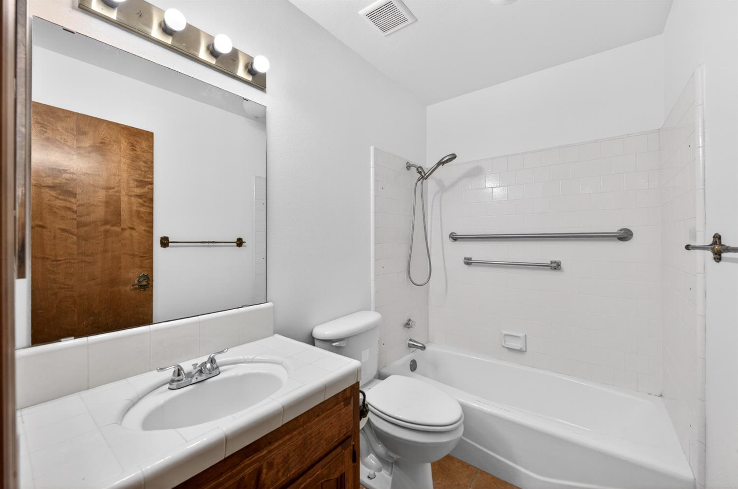 2803 W Celeste Ave #4, Fresno, CA 93711