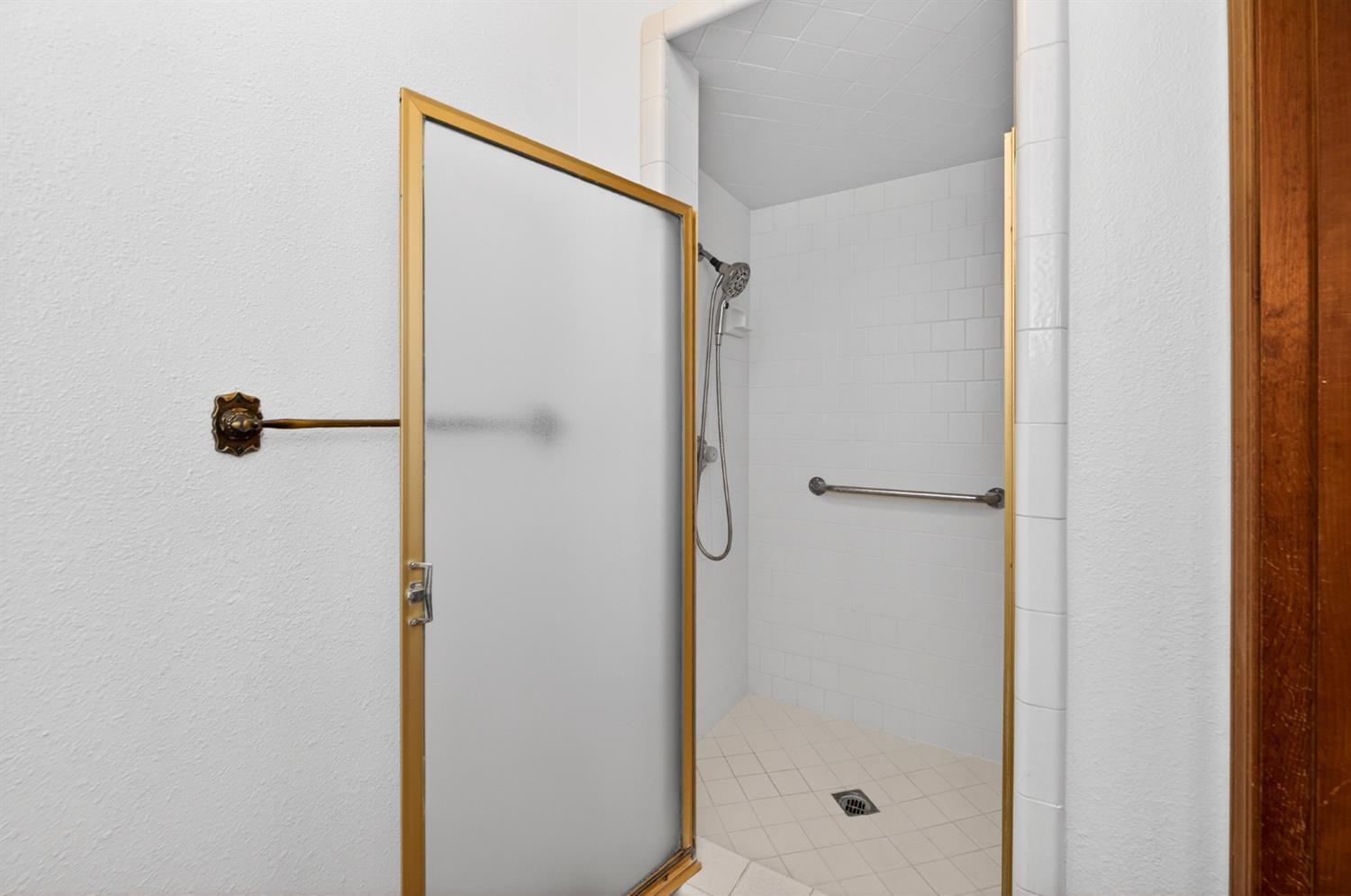 2803 W Celeste Ave #4, Fresno, CA 93711