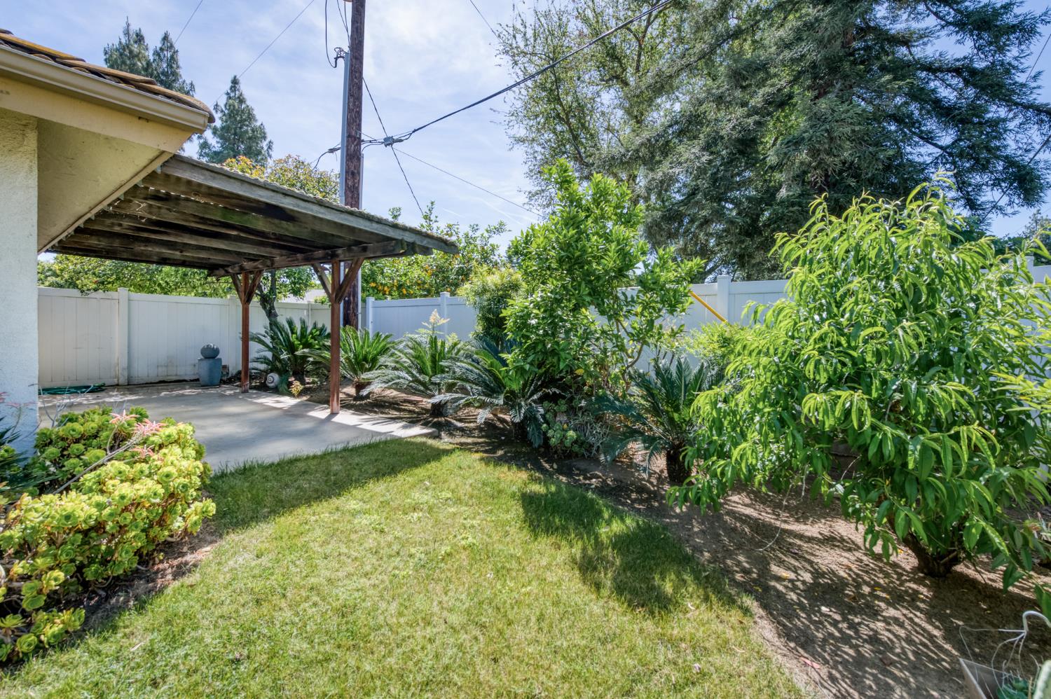 2803 W Celeste Ave #4, Fresno, CA 93711